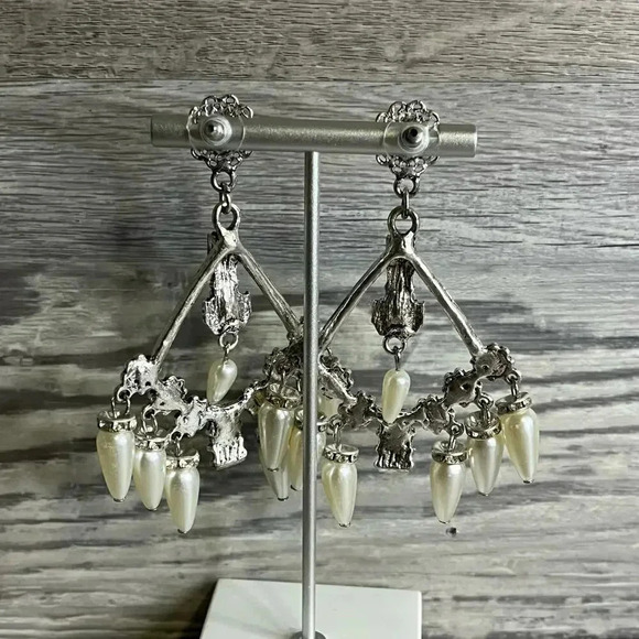 Fashion Jewelry Rhinestone Pearl Dangle Statement Earrings - Picture 5 of 11